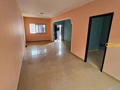 Maison en villa à louer à Makepe, Douala